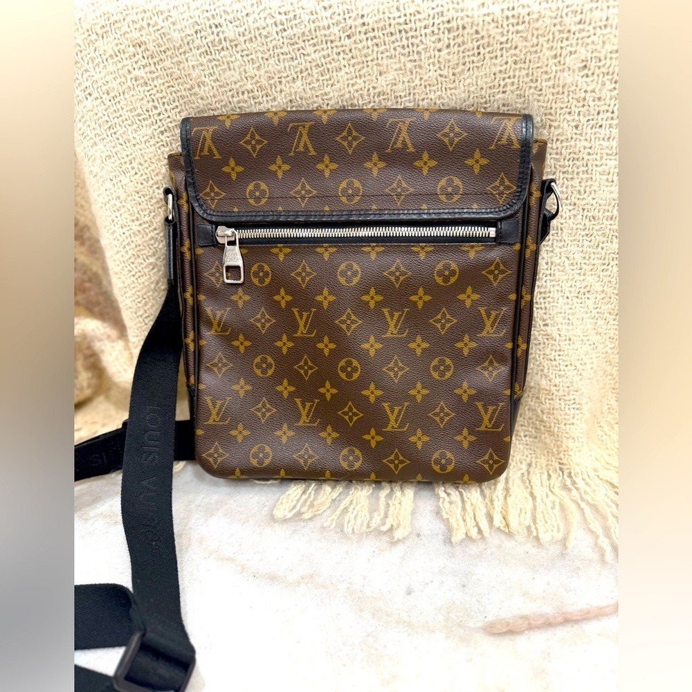 Louis Vuitton Monogram Messenger Bag in Brown and Black - Picture 4 of 16